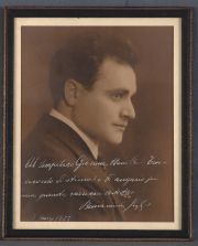 F.E. GIGLI, Beniamino.Fotografa dedicada y firmada en Bs. As. 1925, 23 x 18 cm. Enmarcada
