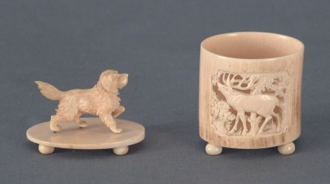 Caja oval de marfil tallado calado con ciervo y pequeo perro, figura de marfil