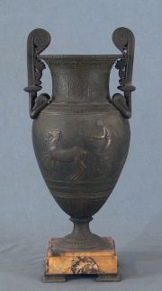 Vaso de bronce con escenas clsicas
