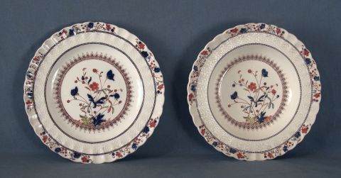 12 Piezas de porcelana Coppeland Spode, Buttercup, England. Comp. por: 12 platos playos con decoracin de flores.