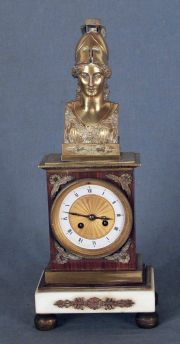 Reloj de mesa con cabeza de Minerva, con vidrio roto y una llave (averas)