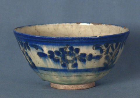 Bowl chino Ming, cermica y esmalte. Cascaduras. Siglo XV.