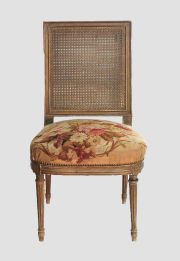 Silla estilo Luis XVI, laque asiento de tapicera, respaldo esterillado.