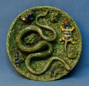 Plato Caldas de majlica circular con reptiles. Joao Duarte