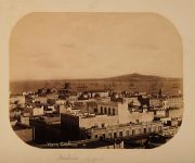Fotos La Plaza Cagancha N 28 y Vista General de Montevideo N 26, de ngulos redondeados. 17 x 22 cm. Circa 1870.