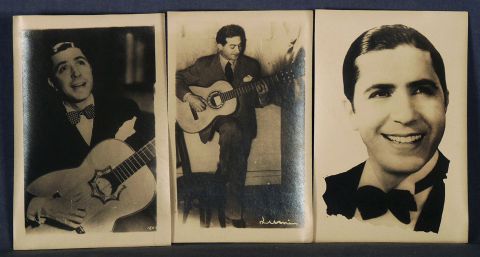Fotos, tres de Carlos Gardel y una de guitarrista por el fotgrafo Lumi. 12 x 18 cm.