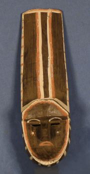 Mascara Chane, Aa Anti, de palo borracho, h: 43,5 cm. Hacia 1950