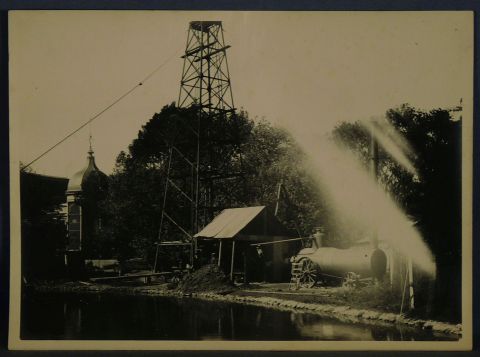 Fotografas de los Primeros pozos petroleros en Plaza Huincul. Neuquen, antes de YPF, entre 1918 y 1922. 6 Fotografias.