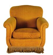 Juego de living sof y dos sillones, tapizado mostaza. Avs.. (3)