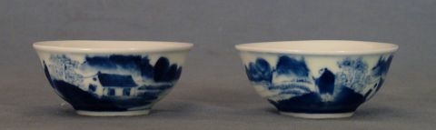 Pequeos cuencos Chinos de porcelana blanca y azul. (2)
