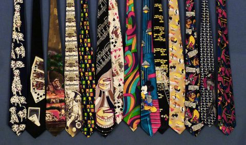 Lote de aprox. 115 corbatas y 13 moos. Pelculas - Disney - artistas - dibujos animados Coleccin Juan C. Colombano