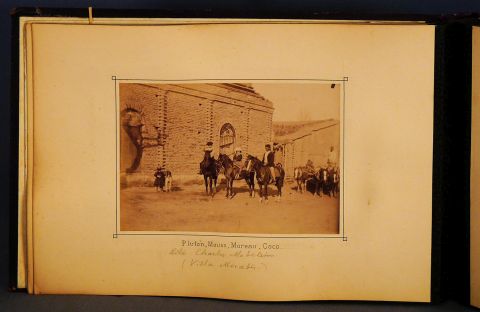 ALBUM de fotografas albminas circa 1890 de Buenos Aires, Villa Mercedes, San Luis, Mendoza, Santa F de aprox. 15 x 23