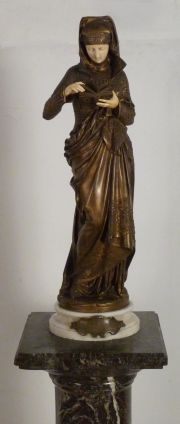 CARIERE BELLEUSE., Albert. LA LISEUSE, Fda. escultura con pedestal