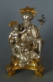La Virgen con el Nio Jess y San Jos con el Nio, para de figuras realizadas en plata, apoyan sobre bases de bronce ci