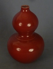 Vaso ' doubl guard' de porcelana china esmaltada color bordeaux. Sellado en la base