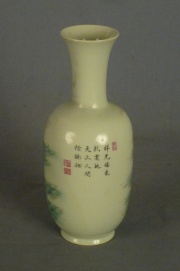 vaso de porcelana china con escena de inmortales, fdo turquesa, luna en el cuello