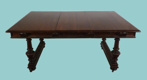 Comedor estilo ingls mesa con tres tablas, 16 sillas tapizadas negras. Ex. Colecc. Torres Zavaleta