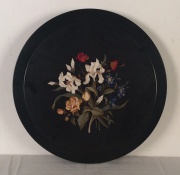 Cuadro circular de mrmol y piedras con mosaico de Flores, rajadura.-104-
