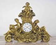 Reloj francs de bronce dorado con figuras mitolgicas.. - 85-