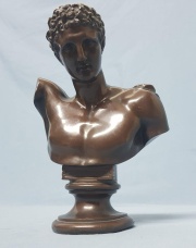 Figura masculina, escultura de bronce.