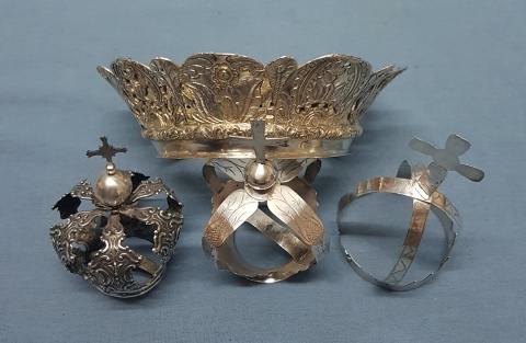 Cuatro coronas de plata para magenes. S. XIX