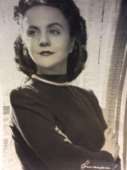 ANNEMARIE HEINRICH, fotografa de la Soprano y gran cantante del Tteatro Colon Helena ARIZMENDI, circa 1950inh