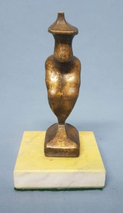 Galdamez, Fabian. Nadadora, escultura en bronce, base mrmol.