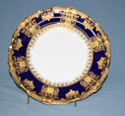 Plato para masas, marli ancho azul cobalto y dorado. Royal Crown Tiffany.