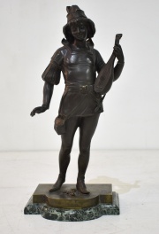 Joven con Mandolina, escultura en bronce Annimo.