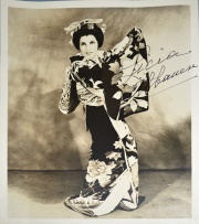 ALBANESE, LICIA, fotografa caracterizada de gran tamao, firmada por la famosa soprano italiana, cica 1954