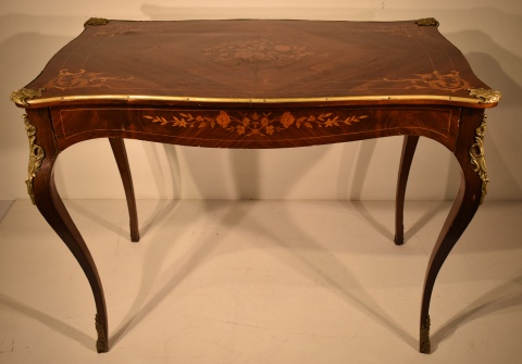 Mesa de sala (escritorio) estilo Luis XV con marqueterie