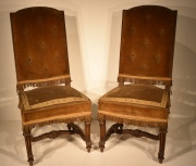 Dos sillas estilo Luis XIV, respaldo alto