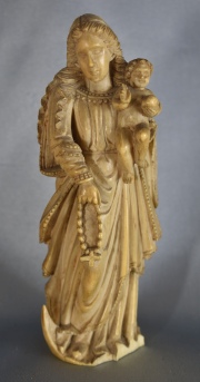 Virgen con Niño, talla de marfil con roturas. 13,5 cm. Goa.