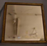 ESPEJO ESTILO LUIS XVI, de madera dorada. Rectangular. Manchas. Mide: 56 x 54 cm.