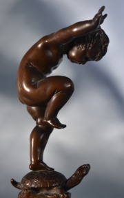 Niño sobre tortuga, Otto Geyer, pequeño bronce. Alto 20 cm.