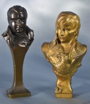 Dos pequeños bustos de Napoleón, de bronce (sellos) de 10,8 cm. de alto.