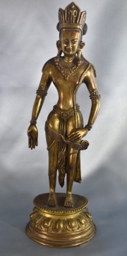Diosa Tibetana de bronce dorado. Alto: 31 cm.