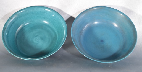 Dos bowls de porcelana orientales turquesa. Diámetro: 15 cm. Alto: 5,5 cm.
