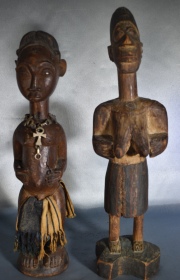 Mujer y Varón con taparrabos, dos tallas africanas. Alto: 42 y 38 cm.
