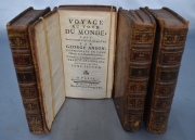 Anson, George: Voyage Au Tour Du Monde. 4 Vol. Manchas, desperfectos. Mapas desplegables (1 deterioro) . 17 x 10 cm.