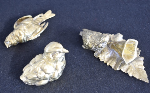 Tres piezas de bronce dorado, Aves -261 y 316