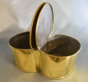 CHEF´S PORTABLE COOL BOX, bronce dorado con dos tapas. Frente: 34 cm. Alto: 17,5 cm. -93-