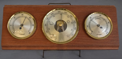 Higrómetro - termómetro- barómetro. Frente: 27,5 cm.