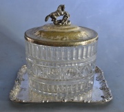 Caramelera de cristal con tapa y bandeja rectangular. Alto: 19 cm. 2 Piezas 73