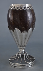 Mate de cocobolo con montura de plata. Alto: 16, 5 cm. 31 Sin bombilla