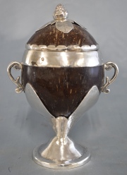 Copa de cocobolo con montura de plata . Base circular. Alto: 18,5 cm. 32