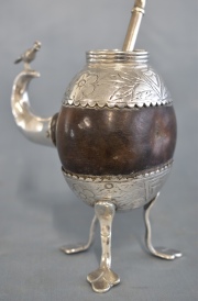 Mate de calabaza con rabito de plata con bombilla. Alto mate: 12, 5 cm. 44