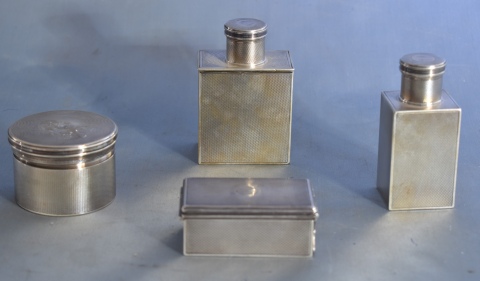 Cuatro Piezas Keller: 2 cajas y 2 frascos. Peso: 556 g. 323