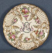 Plato de porcelana alemana, restaurado, con flores