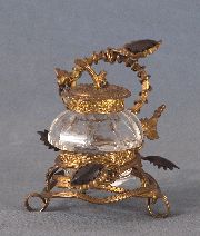 Perfumero de vidrio, con montura de bronce